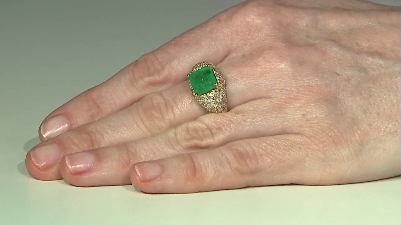 Video 18K Russian Emerald Gold Ring (AMAYANI)