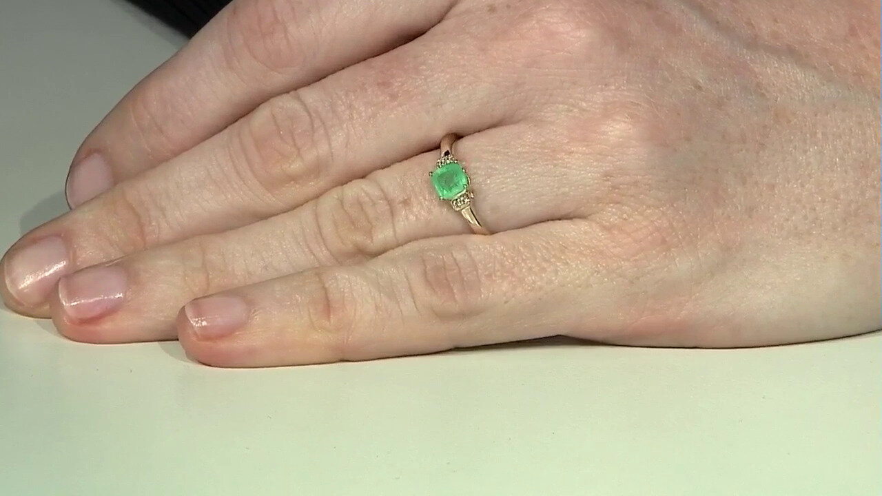 Video Gouden ring met een Russische smaragd