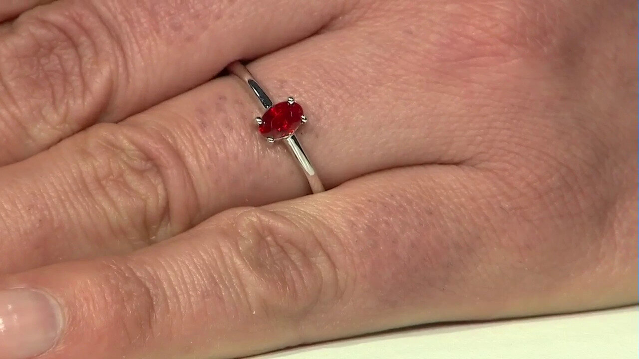 Video Zilveren ring met een Tanzania robijn