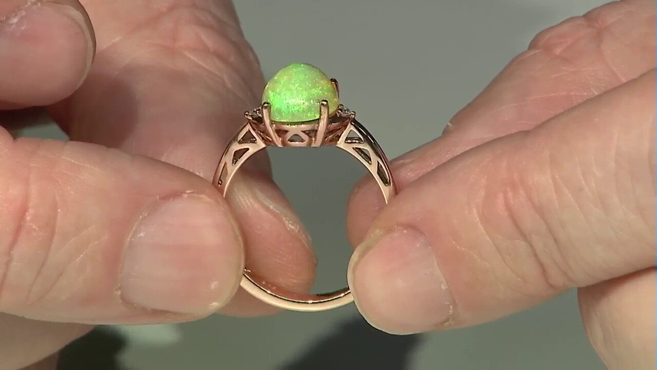 Video Gouden ring met een Welo-opaal
