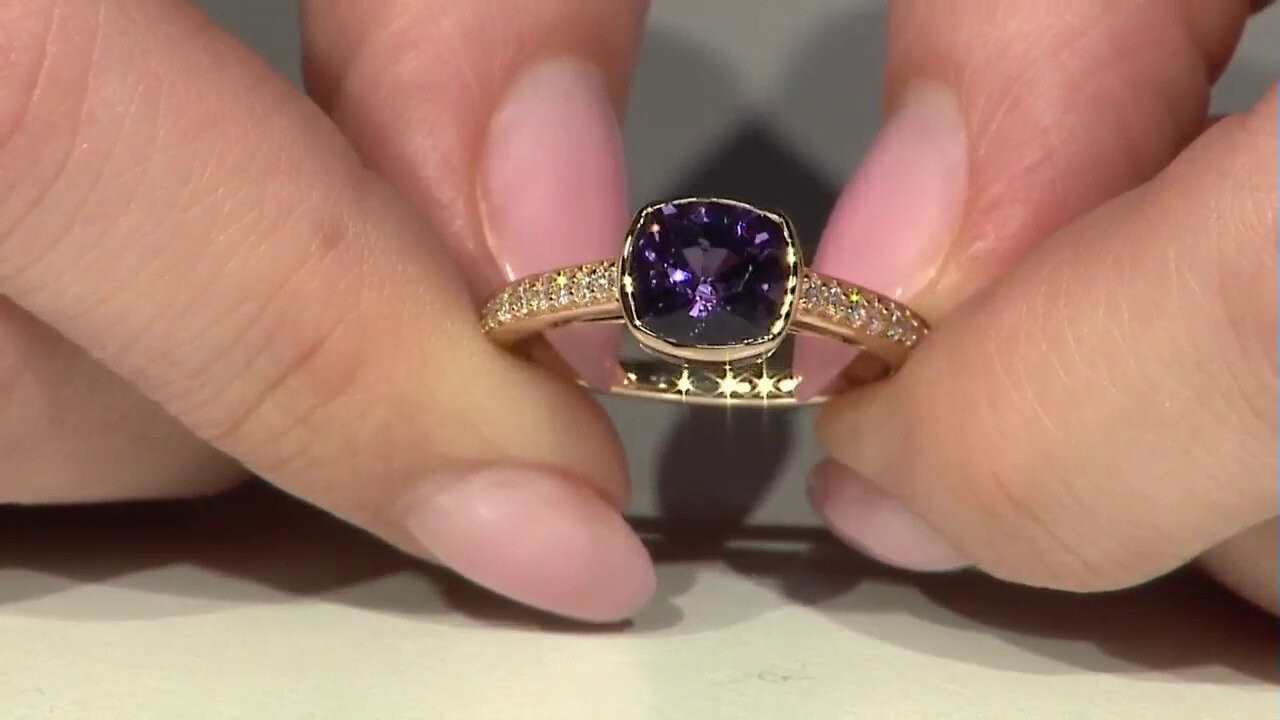 Video Gouden ring met een Lavendel Luc Yen spinel (AMAYANI)
