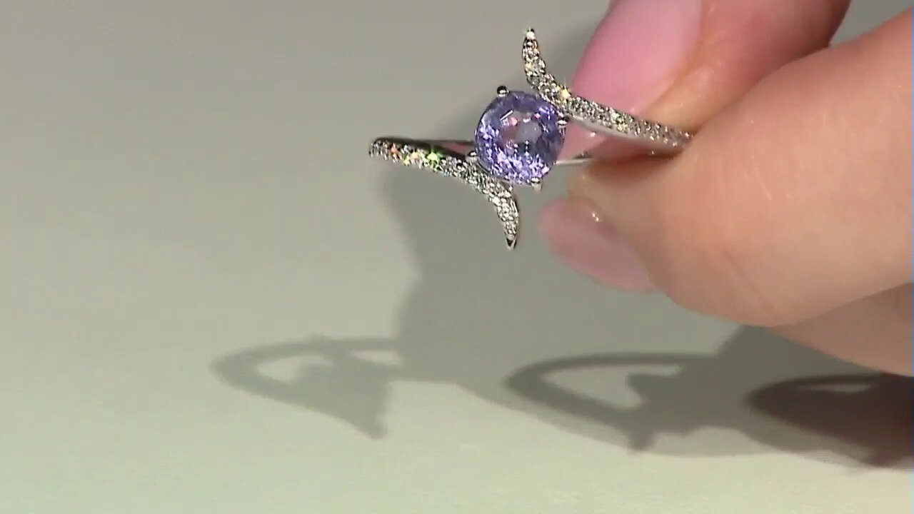 Video Gouden ring met een Lavendel Luc Yen spinel (AMAYANI)