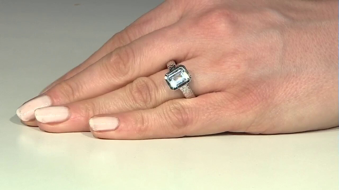 Video Zilveren ring met een hemel-blauwe topaas
