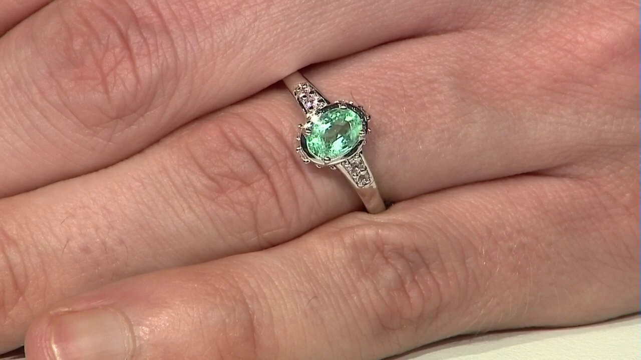 Video Zilveren ring met een Russische smaragd