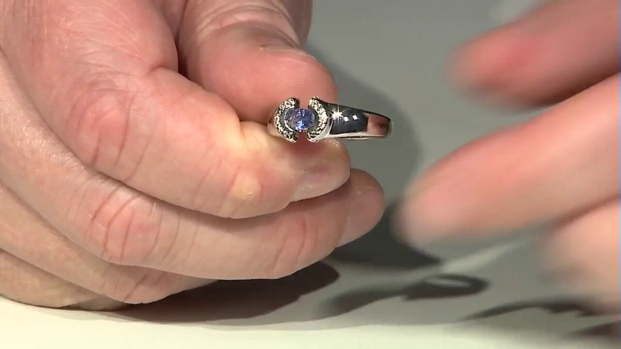 Video Zilveren ring met een Onverhitte blauwe Ceylon saffier