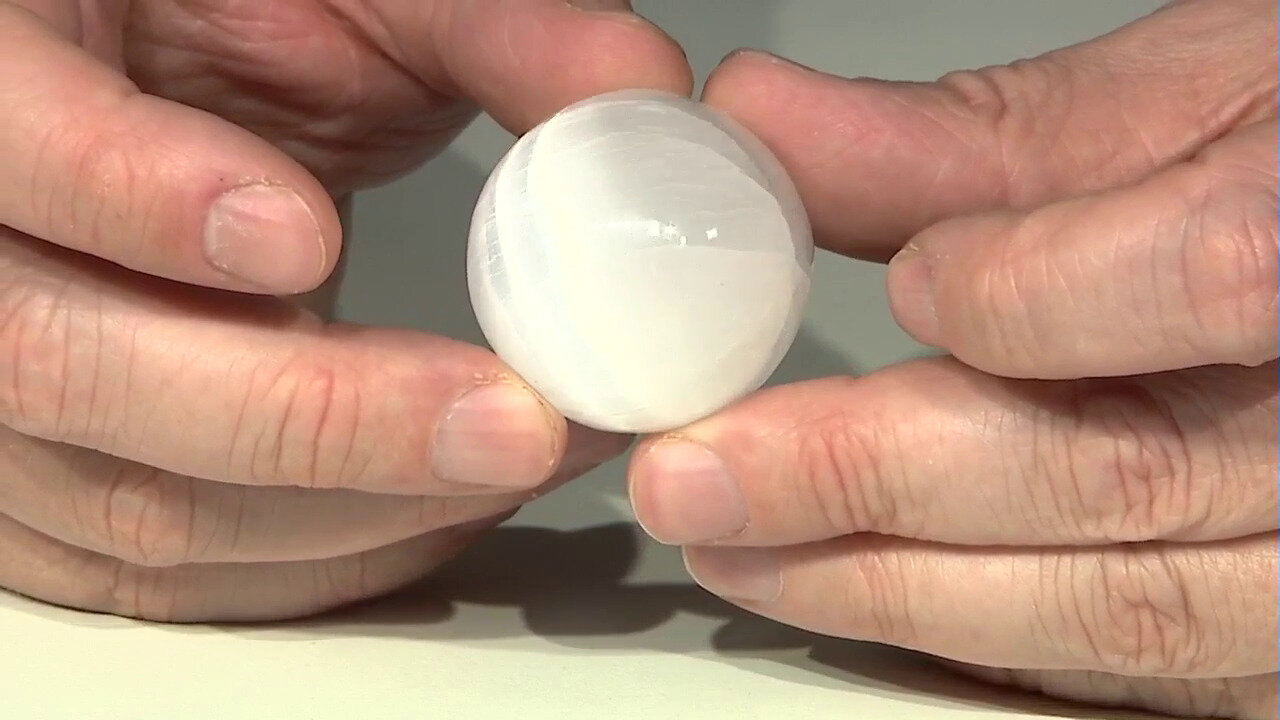 Video Figuur met een Alabaster Seleniet
