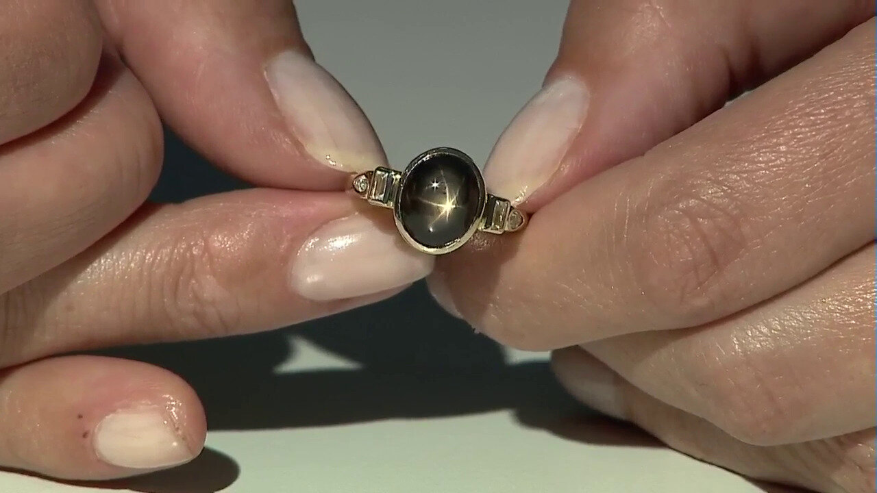 Video Gouden ring met een zwarte ster saffier (Adela Gold)