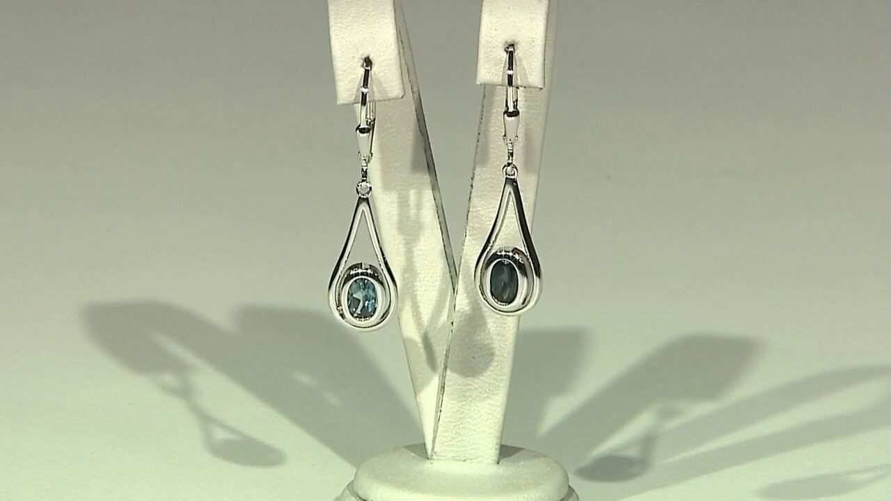 Video Zilveren oorbellen met Londen-blauwe topaasstenen