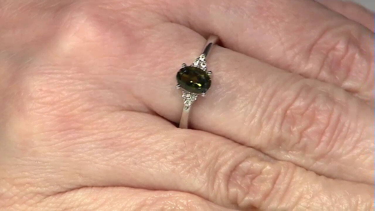 Video Zilveren ring met een moldaviet