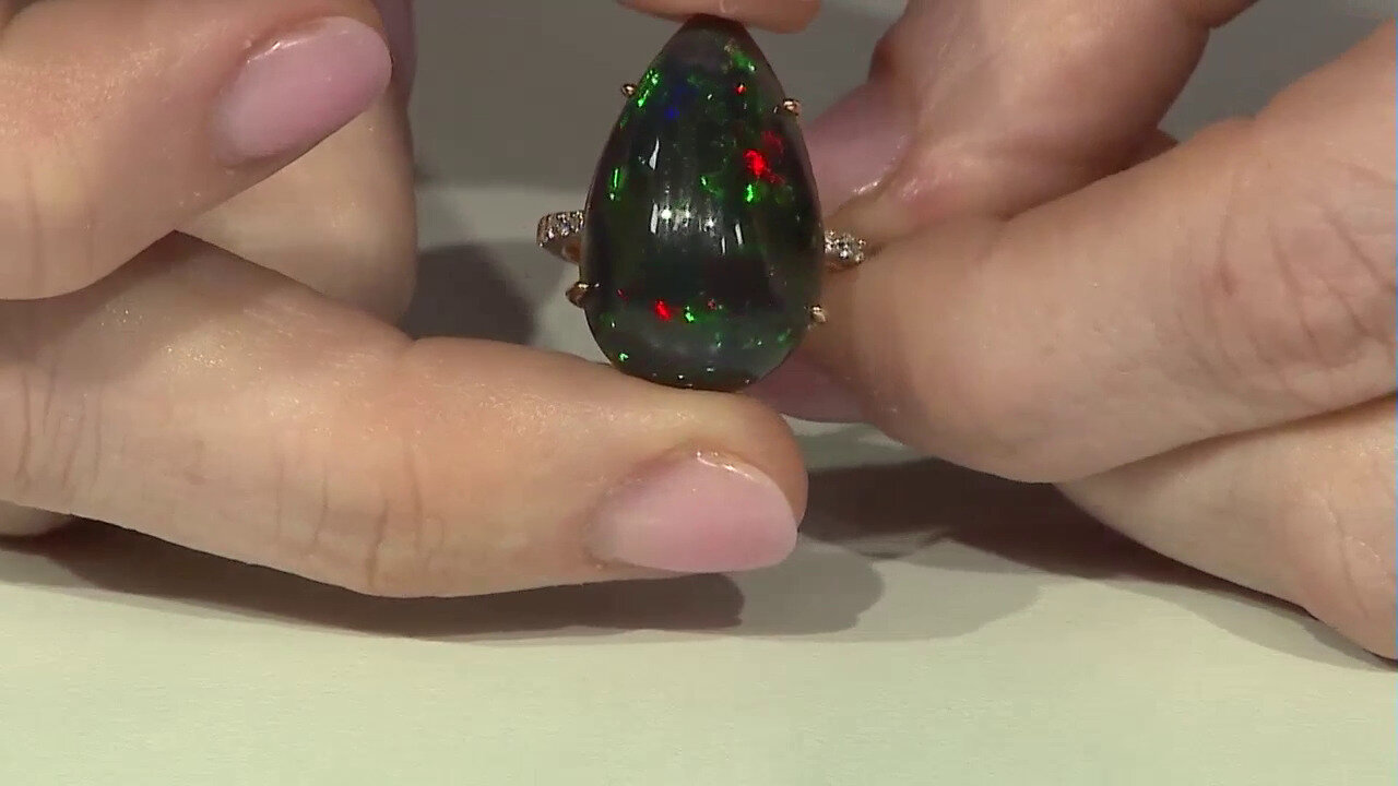 Video Gouden ring met een Mezezo opaal (AMAYANI)