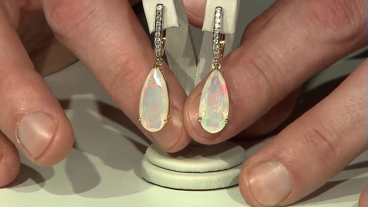 Video Gouden oorbellen met Welo-opalen (SUHANA)