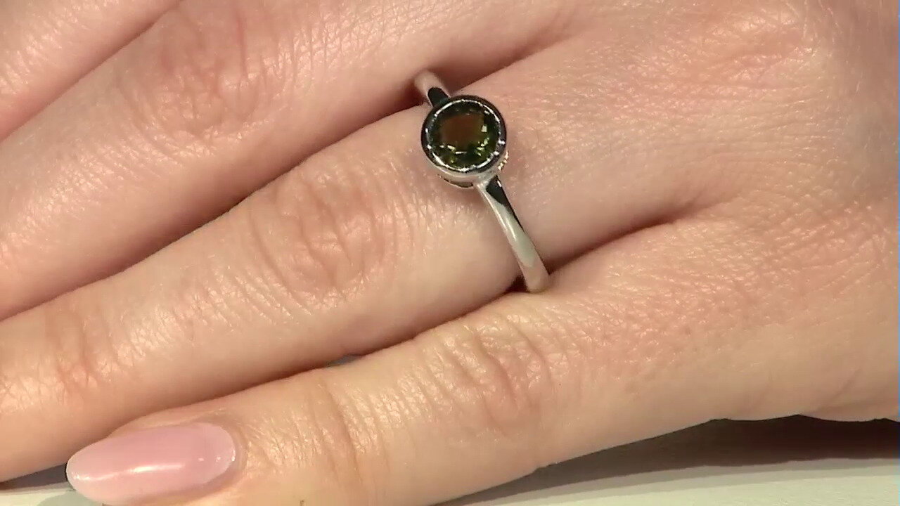 Video Zilveren ring met een moldaviet
