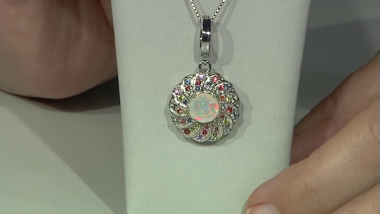 Video Zilveren hanger met een Welo-opaal
