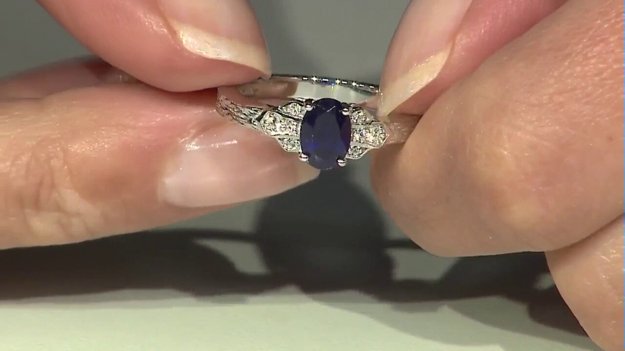 Video Zilveren ring met een Madagaskar Blauwe Saffier