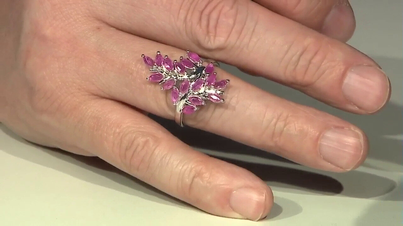 Video Ruby Silver Ring