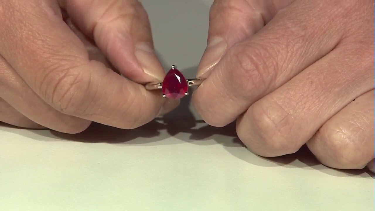 Video Zilveren ring met een Bemainty robijn