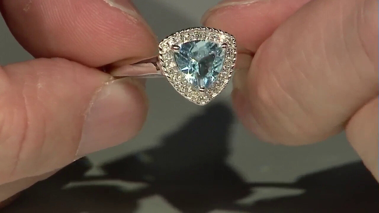 Video Zilveren ring met een hemel-blauwe topaas