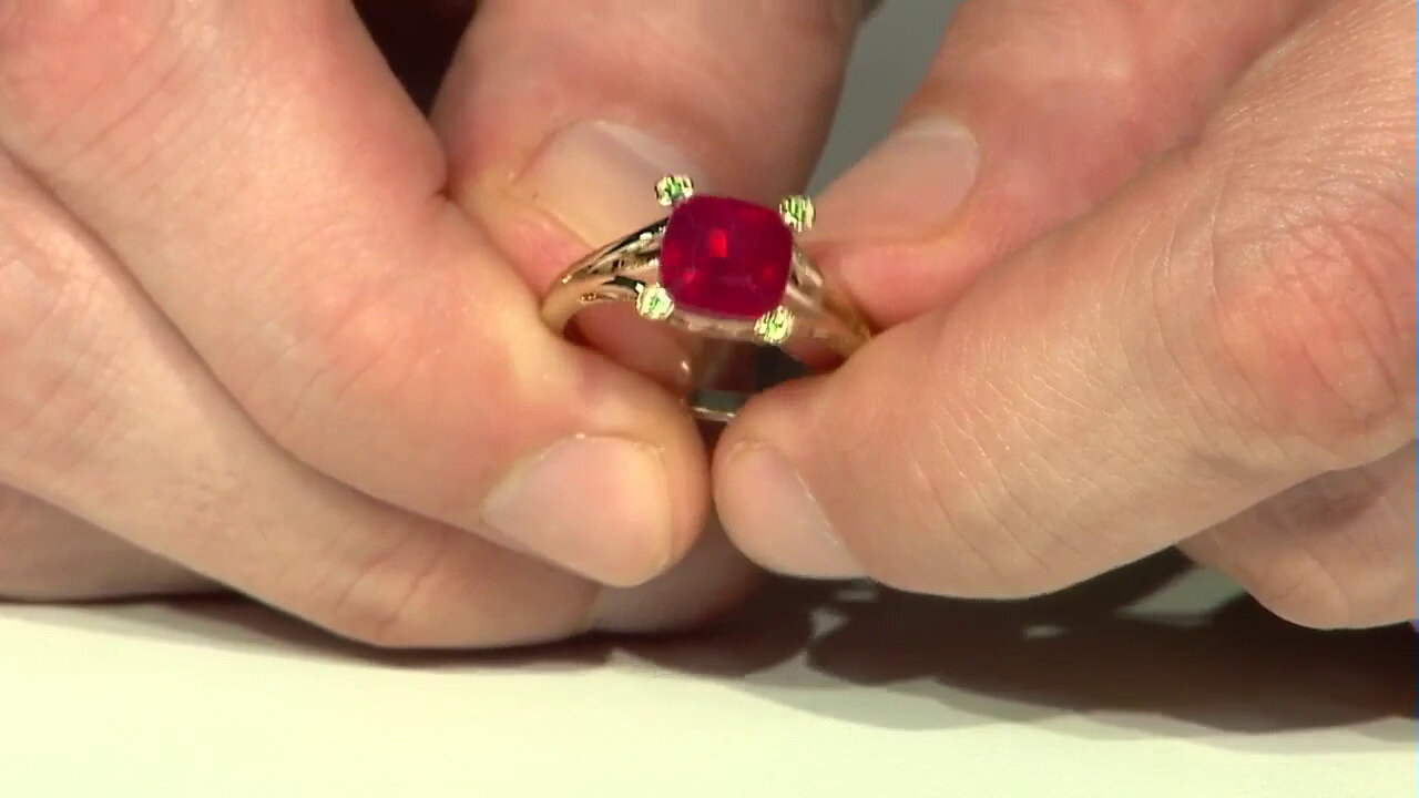 Video Gouden ring met een Bemainty robijn (Adela Gold)