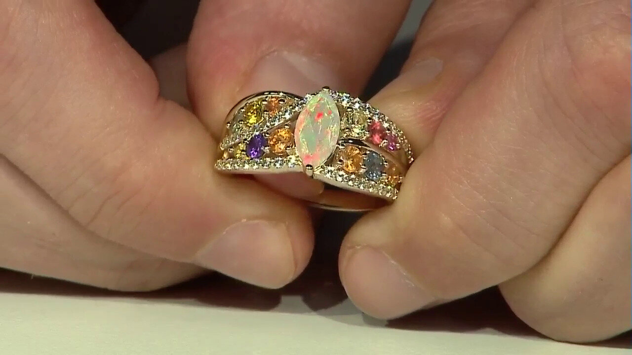 Video Gouden ring met een Welo-opaal (Adela Gold)