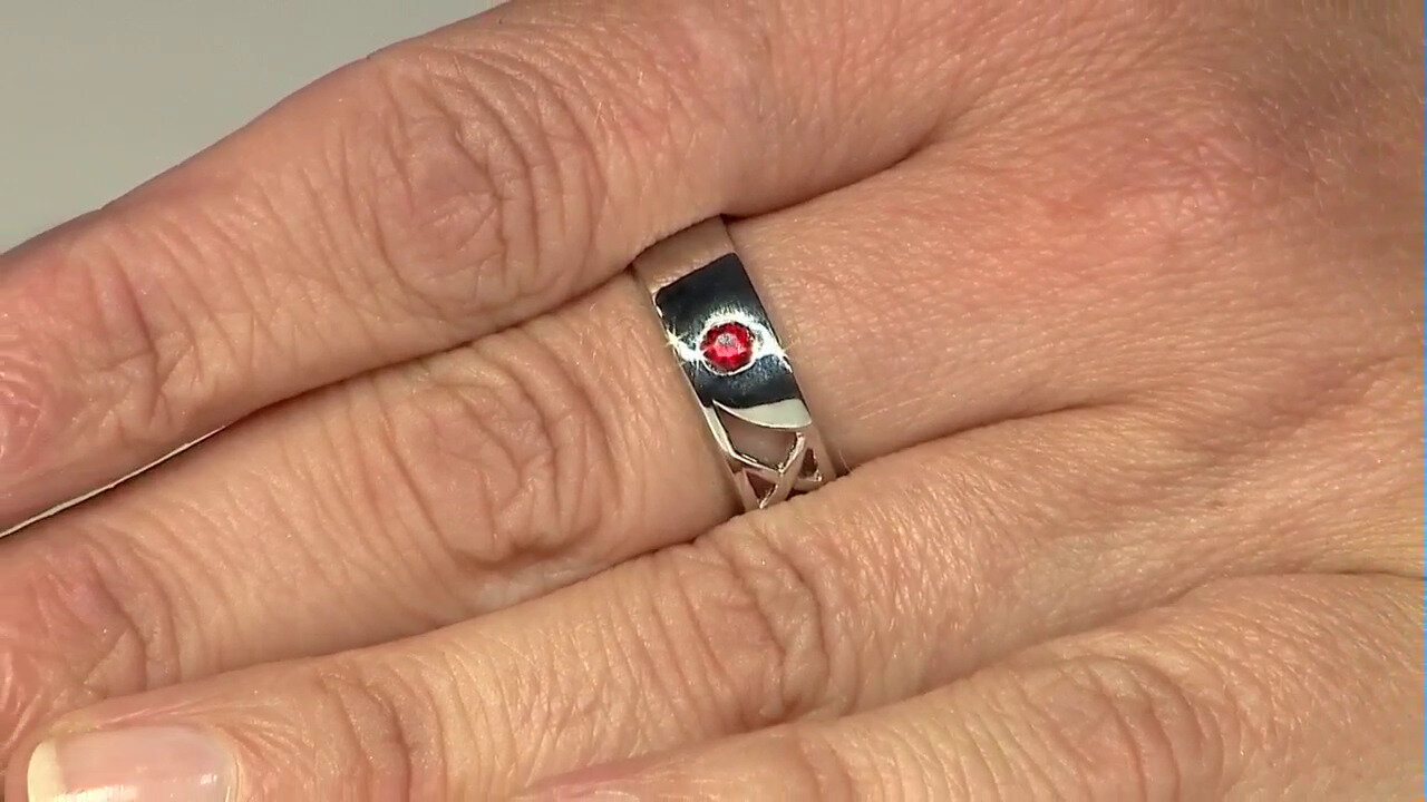 Video Tanzanian Ruby Silver Ring (de Melo)