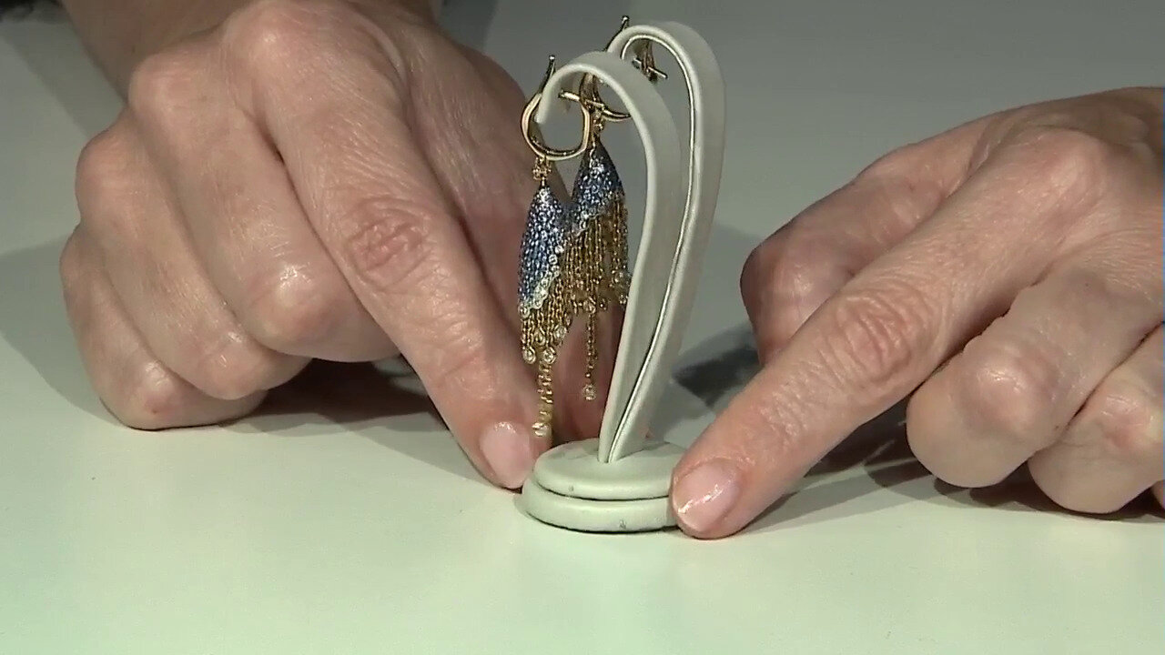Video Gouden oorbellen met blauwe saffieren (Estée Collection)
