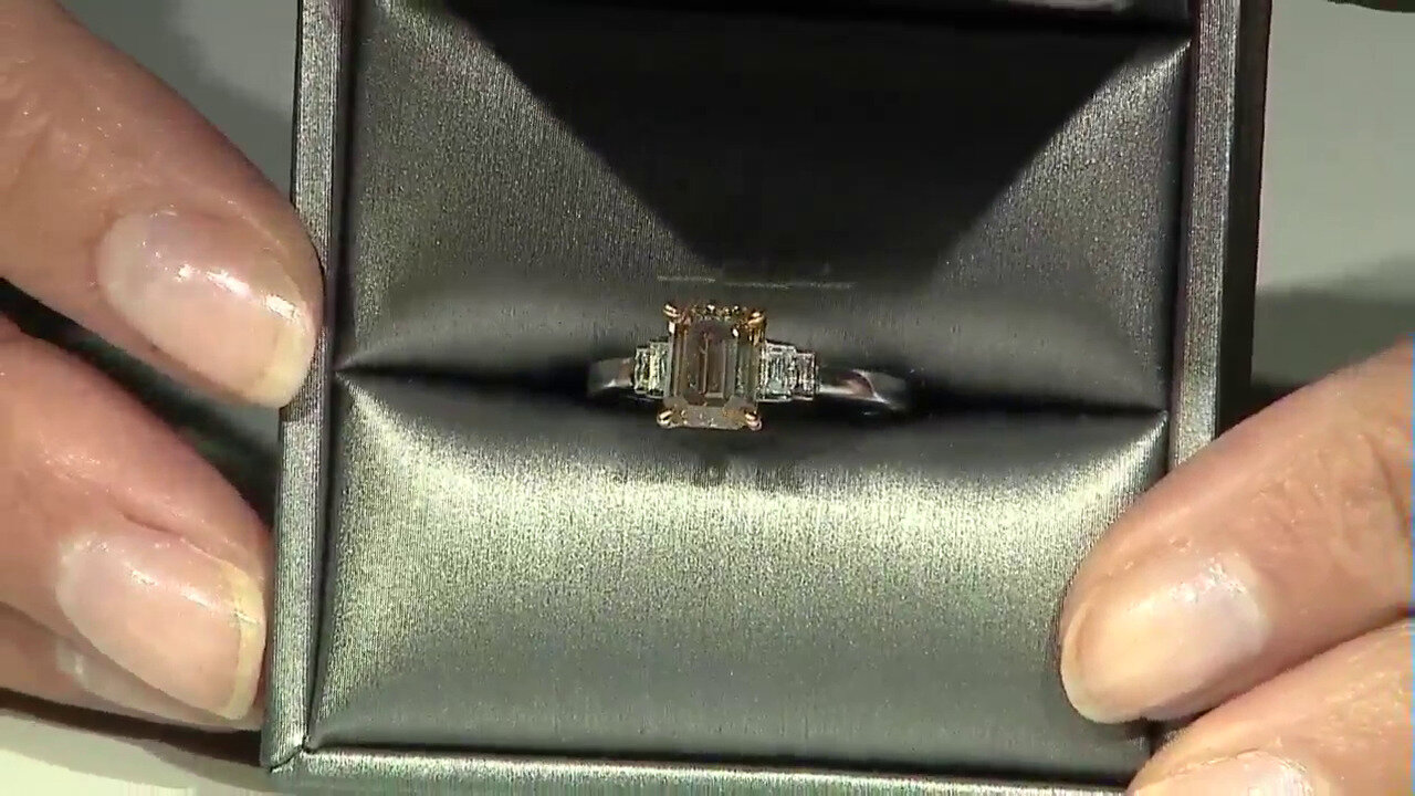 Video Gouden ring met een SI2 Bruine Diamant (CIRARI)