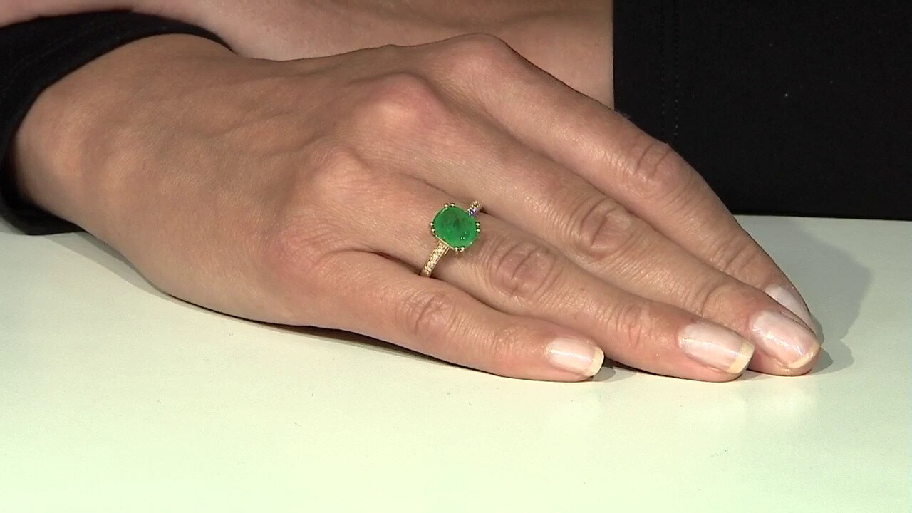 Video Gouden ring met een Russische smaragd (AMAYANI)