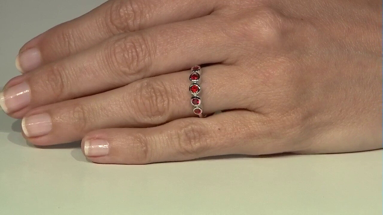 Video Zilveren ring met een Tanzania robijn