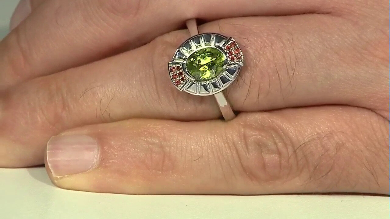 Video Jilin Peridot Silver Ring (Remy Rotenier)