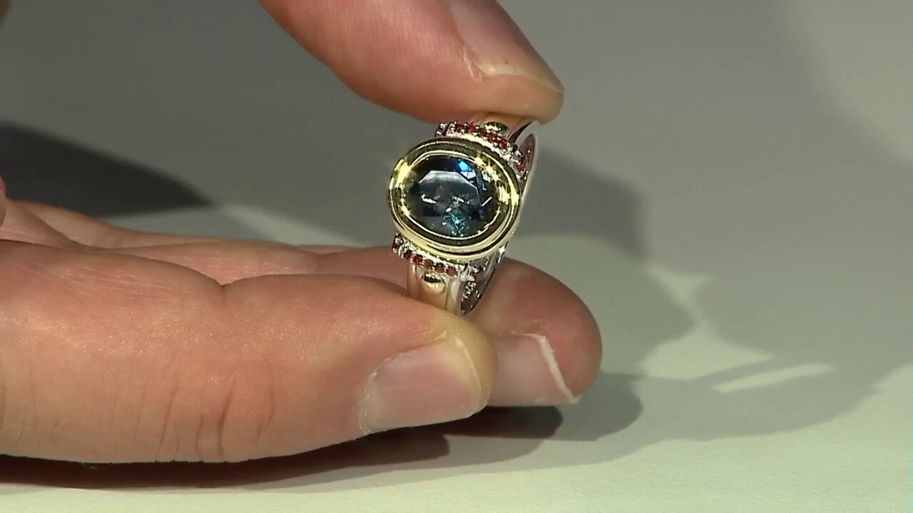 Video Zilveren ring met een Londen-blauwe topaas (Remy Rotenier)