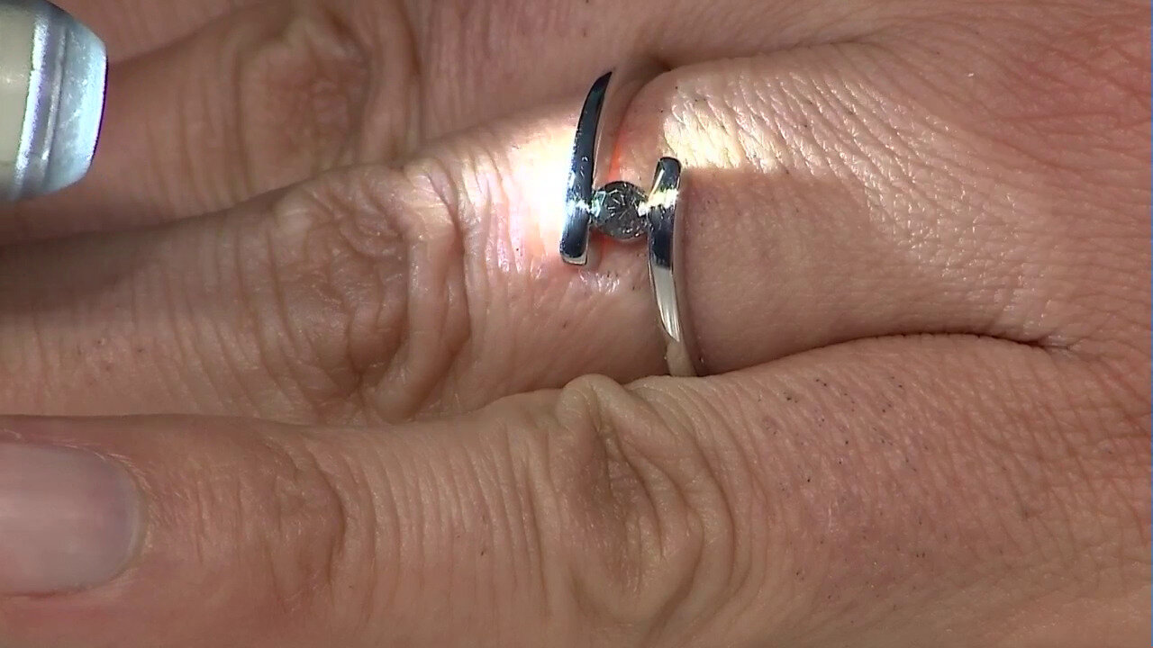 Video Bague en argent et Grenat à couleur changeante