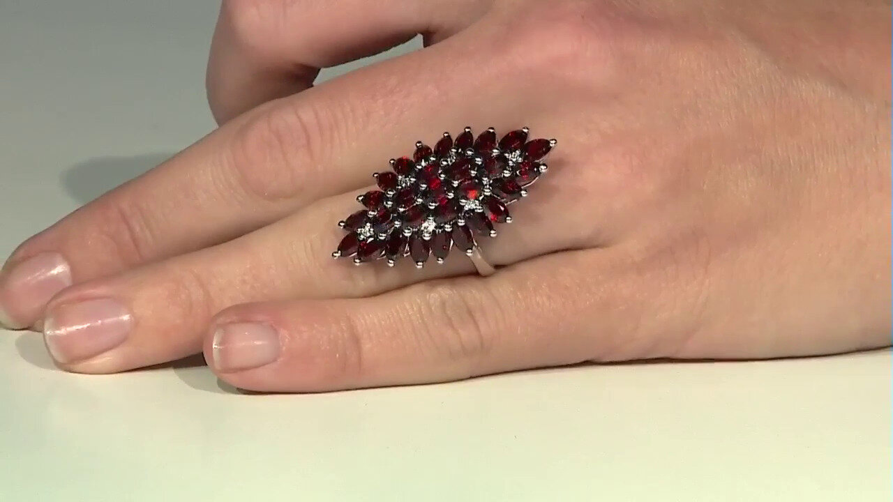 Video Mozambique Garnet Silver Ring