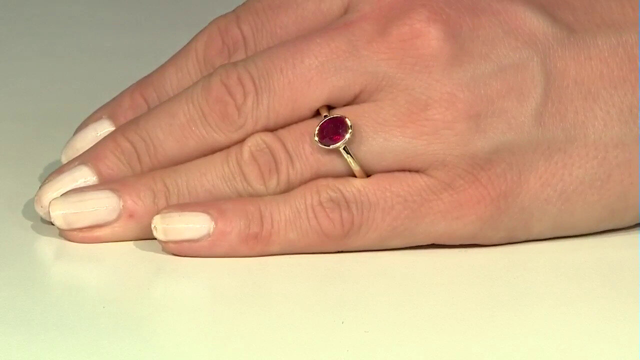 Video Gouden ring met een Bemainty robijn