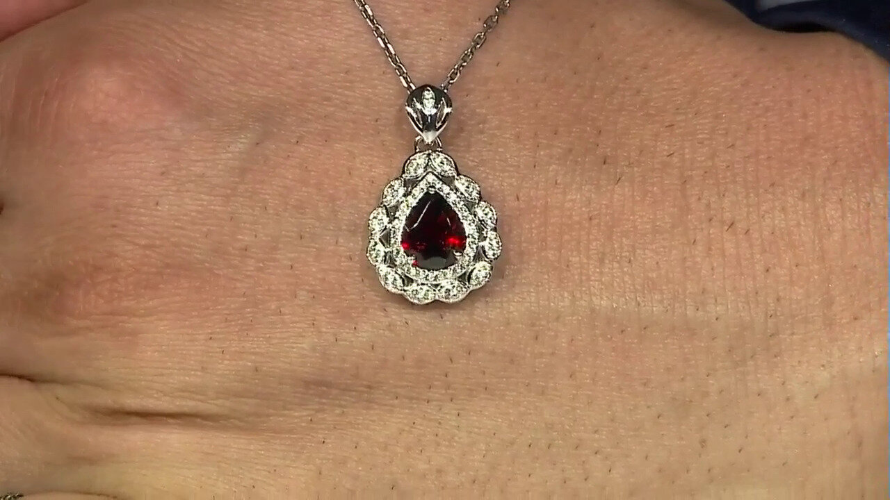 Video Mozambique Garnet Silver Pendant