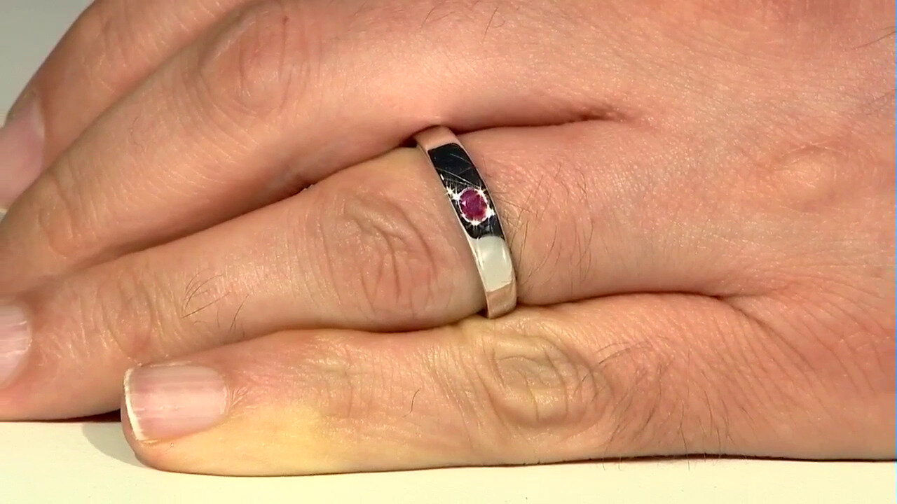 Video Ruby Silver Ring