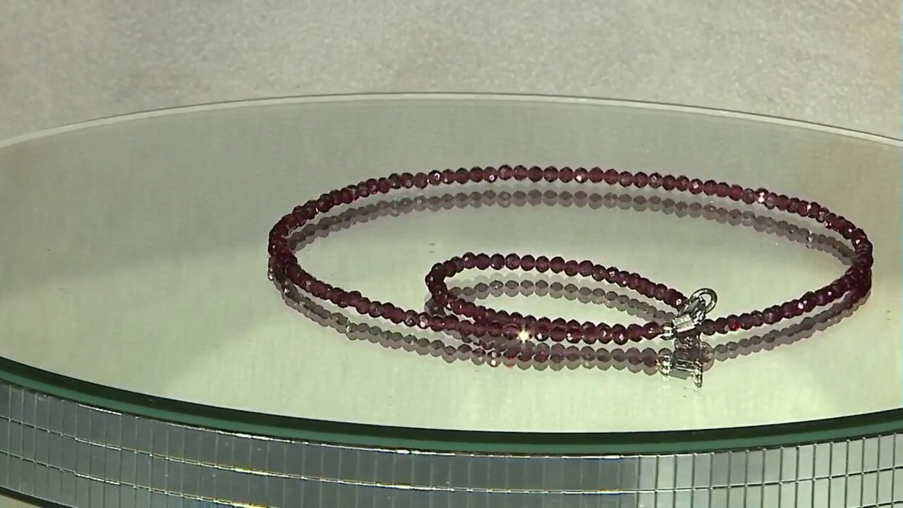 Video Mozambique Garnet Silver Necklace