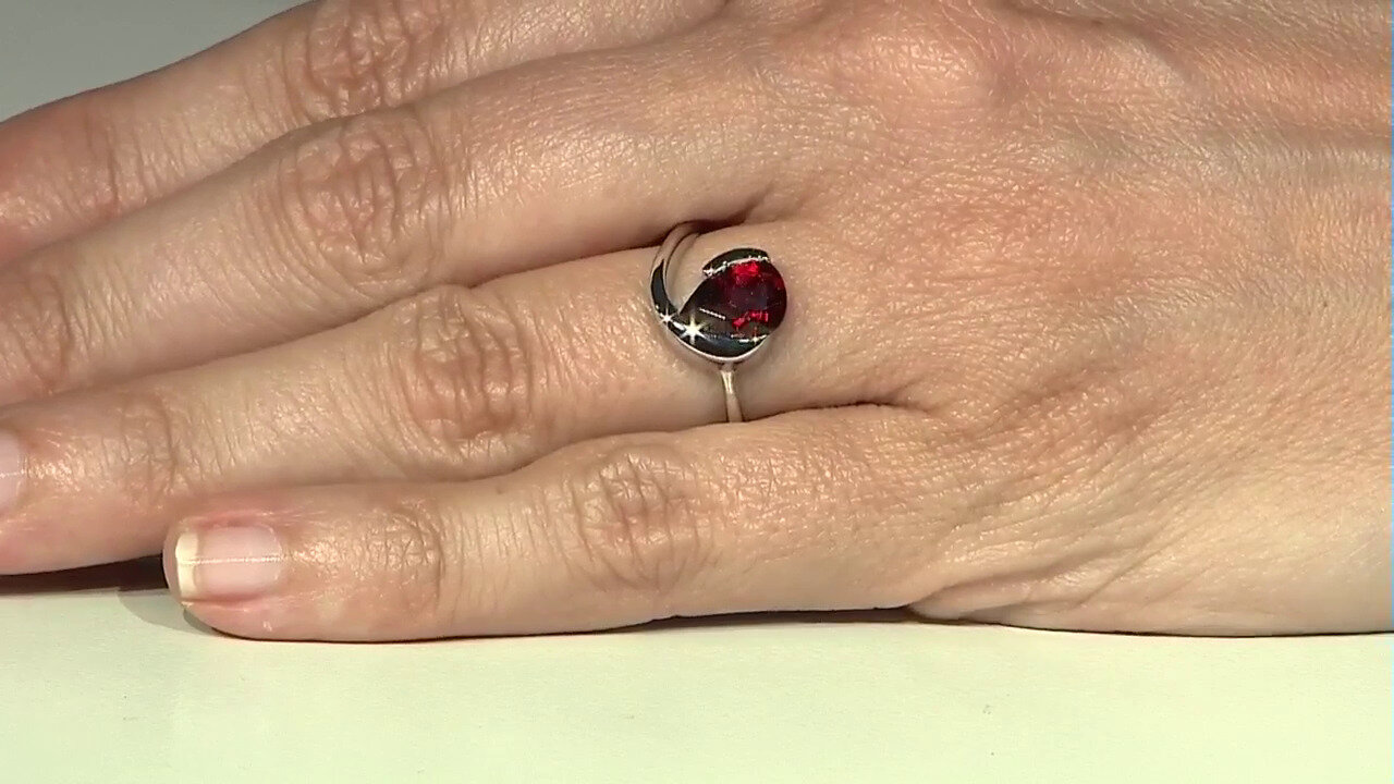 Video Mozambique Garnet Silver Ring