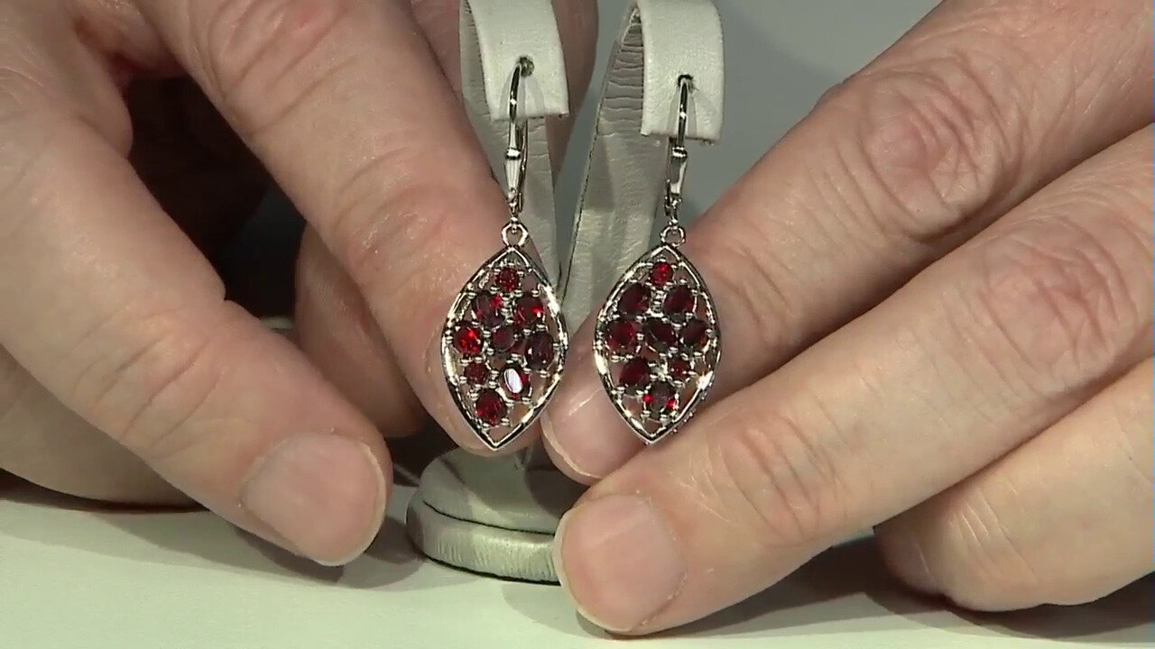 Video Mozambique Garnet Silver Earrings