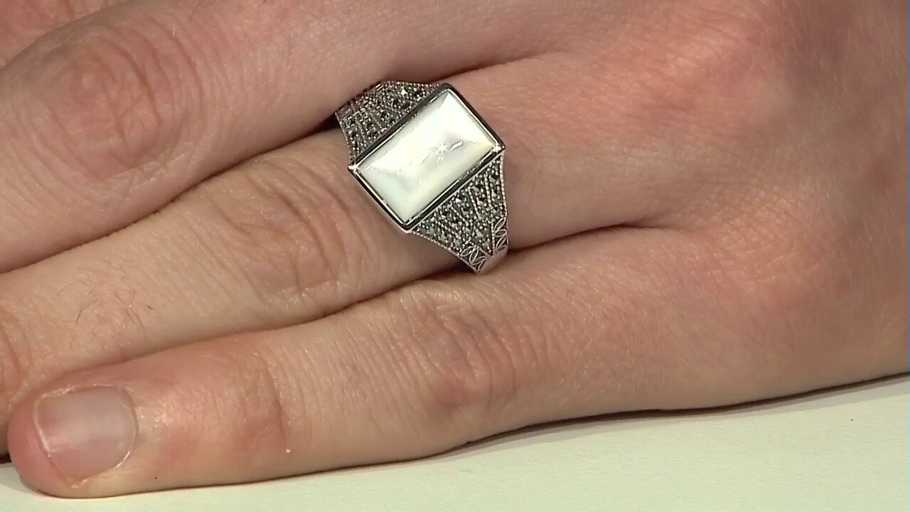 Video Mother of Pearl Silver Ring (Annette classic)