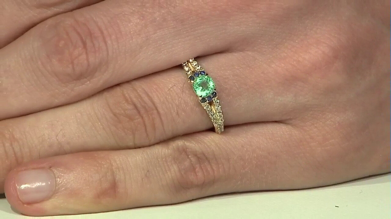 Video Bague en or et Emeraude de Russie (Adela Gold)