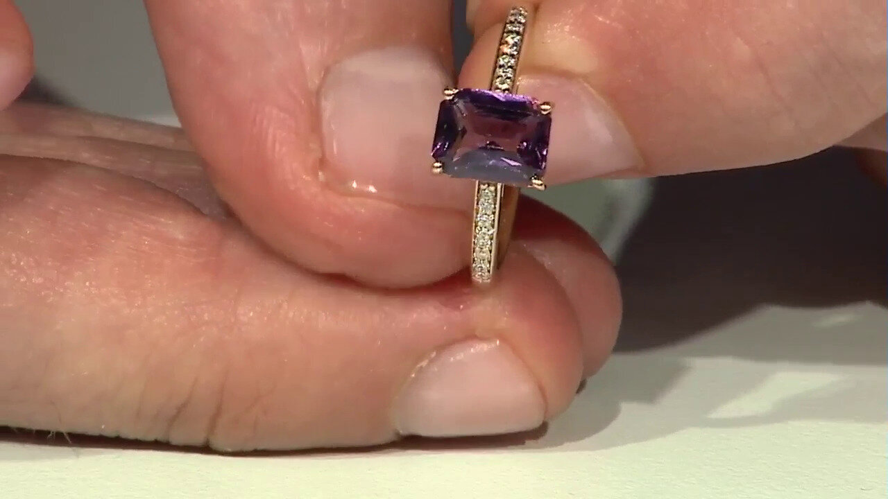 Video Gouden ring met een Lavendel Luc Yen spinel (AMAYANI)