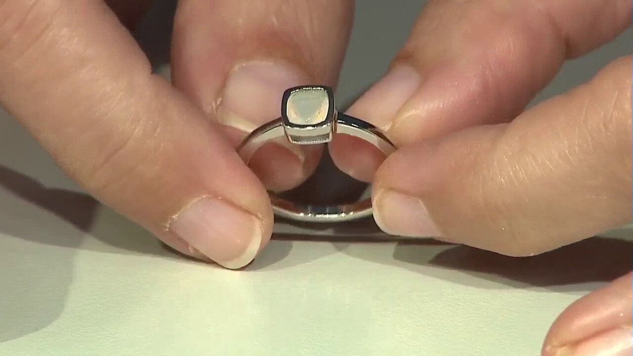 Video Zilveren ring met een Welo-opaal