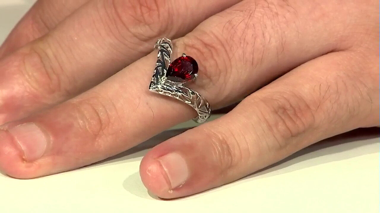 Video 9K Indian Garnet Gold Ring (Ornaments by de Melo)