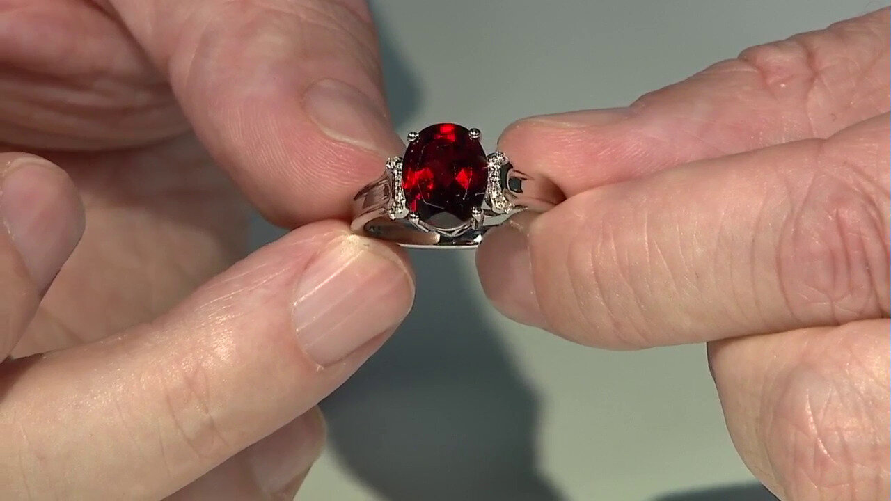 Video Mozambique Garnet Silver Ring