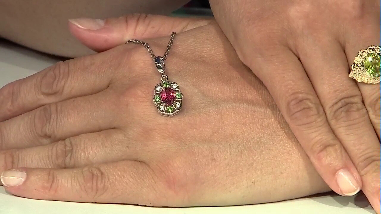 Video Pendentif en argent et Tourmaline rose du Nigéria