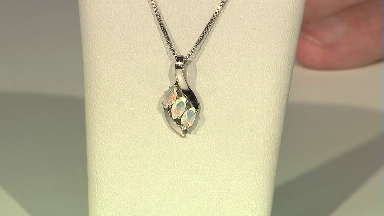 Video Welo Opal Silver Pendant