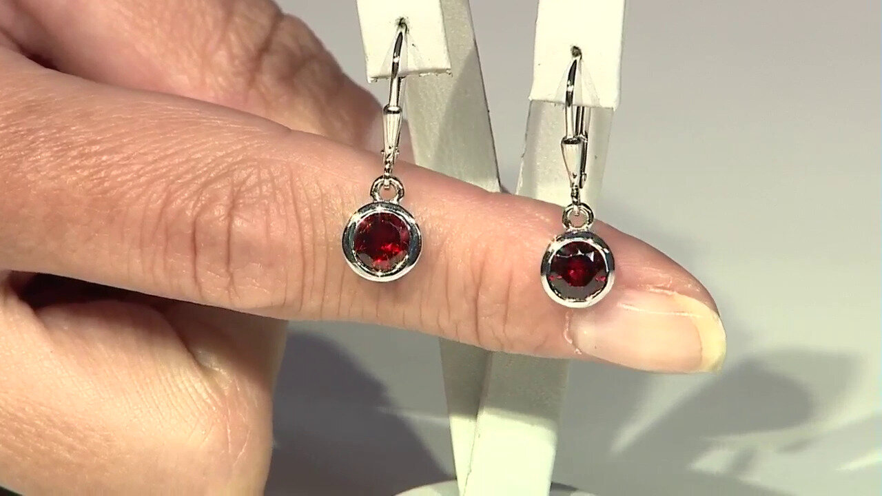 Video Boucles d'oreilles en argent et Grenat du Mozambique