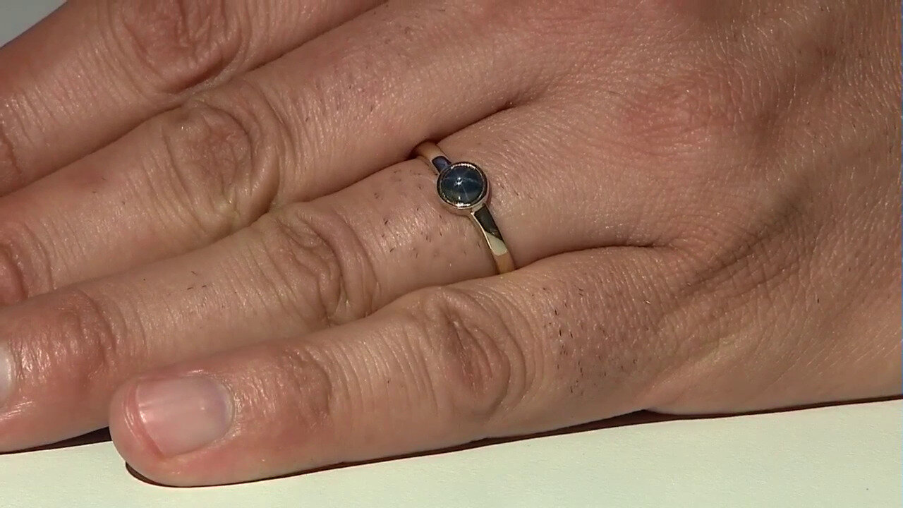 Video Zilveren ring met een blauwe ster saffier