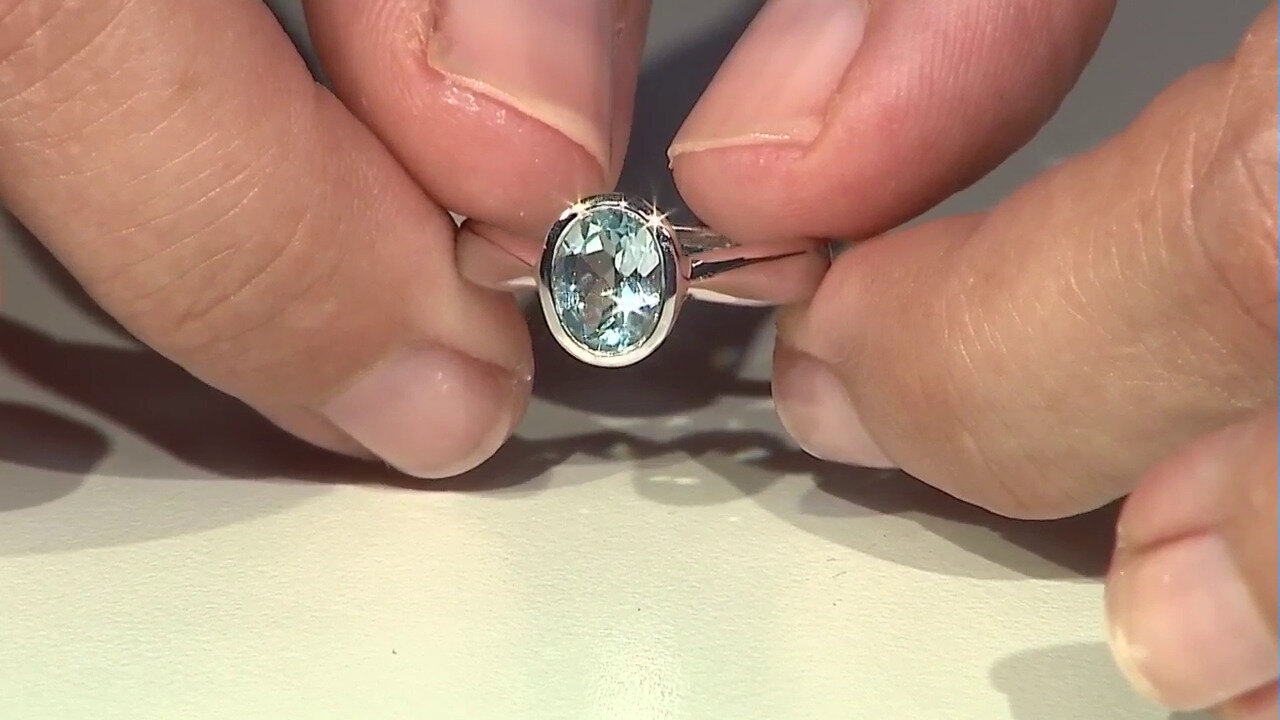 Video Zilveren ring met een hemel-blauwe topaas