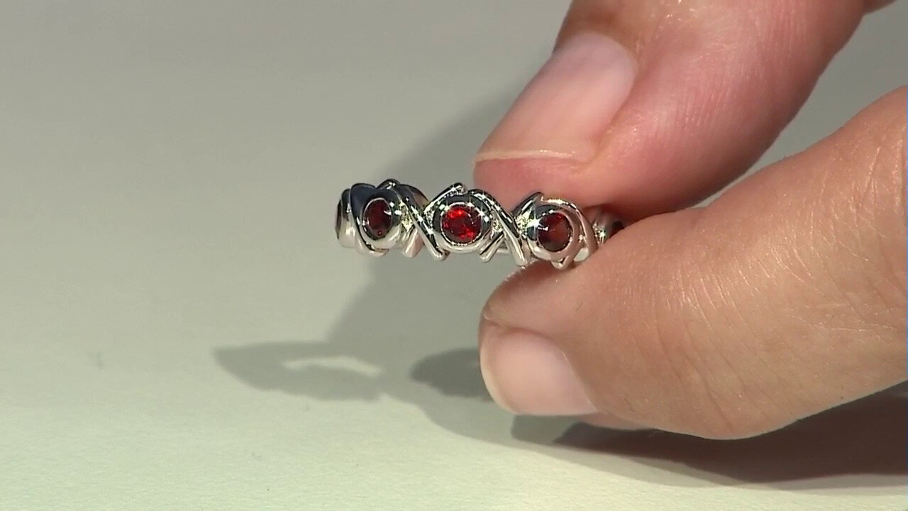 Video Mozambique Garnet Silver Ring